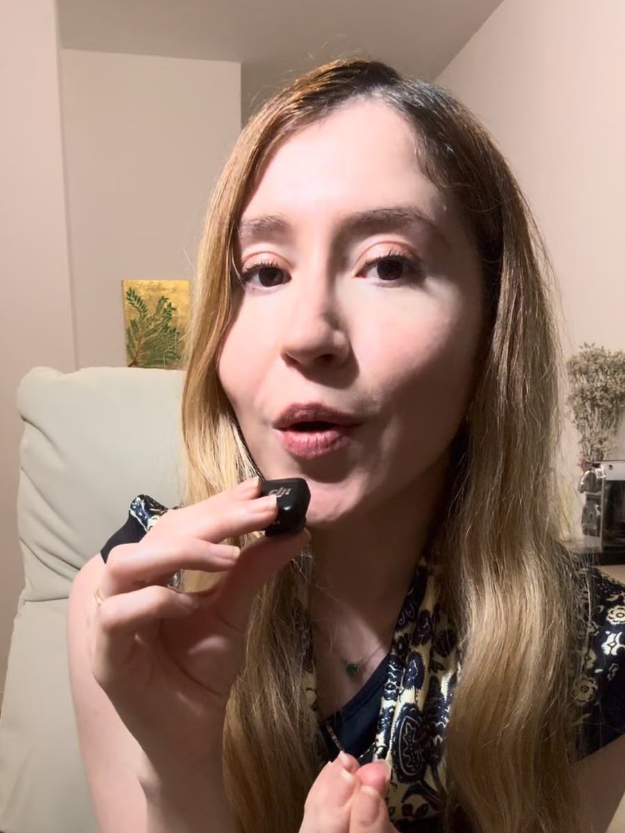 Natalia grabando contenido de la formación